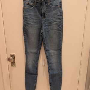 GAP Women's Skinny Jeans in Classic Blue